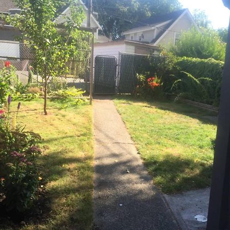 Quiet-Comfy 3 Bedroom Home On A Tree Lined Street In Kits 溫哥華 外观 照片