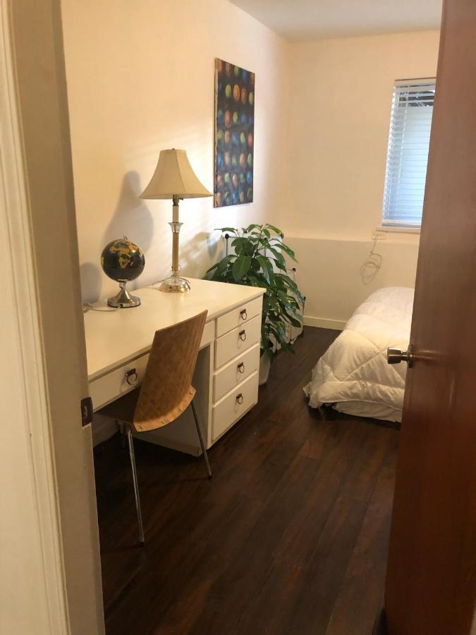 Quiet-Comfy 3 Bedroom Home On A Tree Lined Street In Kits 溫哥華 外观 照片